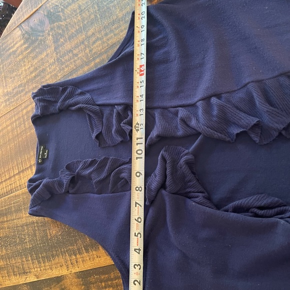 New Directions Ruffle Edge Sleeveless Cardigan Vest - Picture 4 of 5